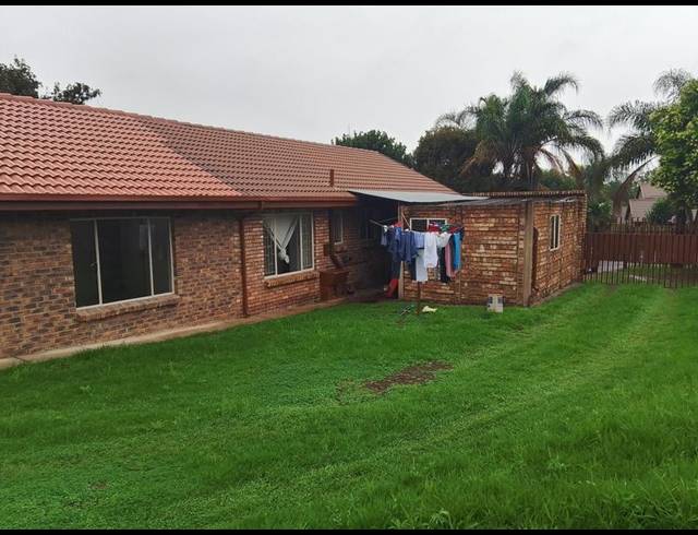 4 BEDROOM HOUSE FOR SALE IN SUIDERBERG